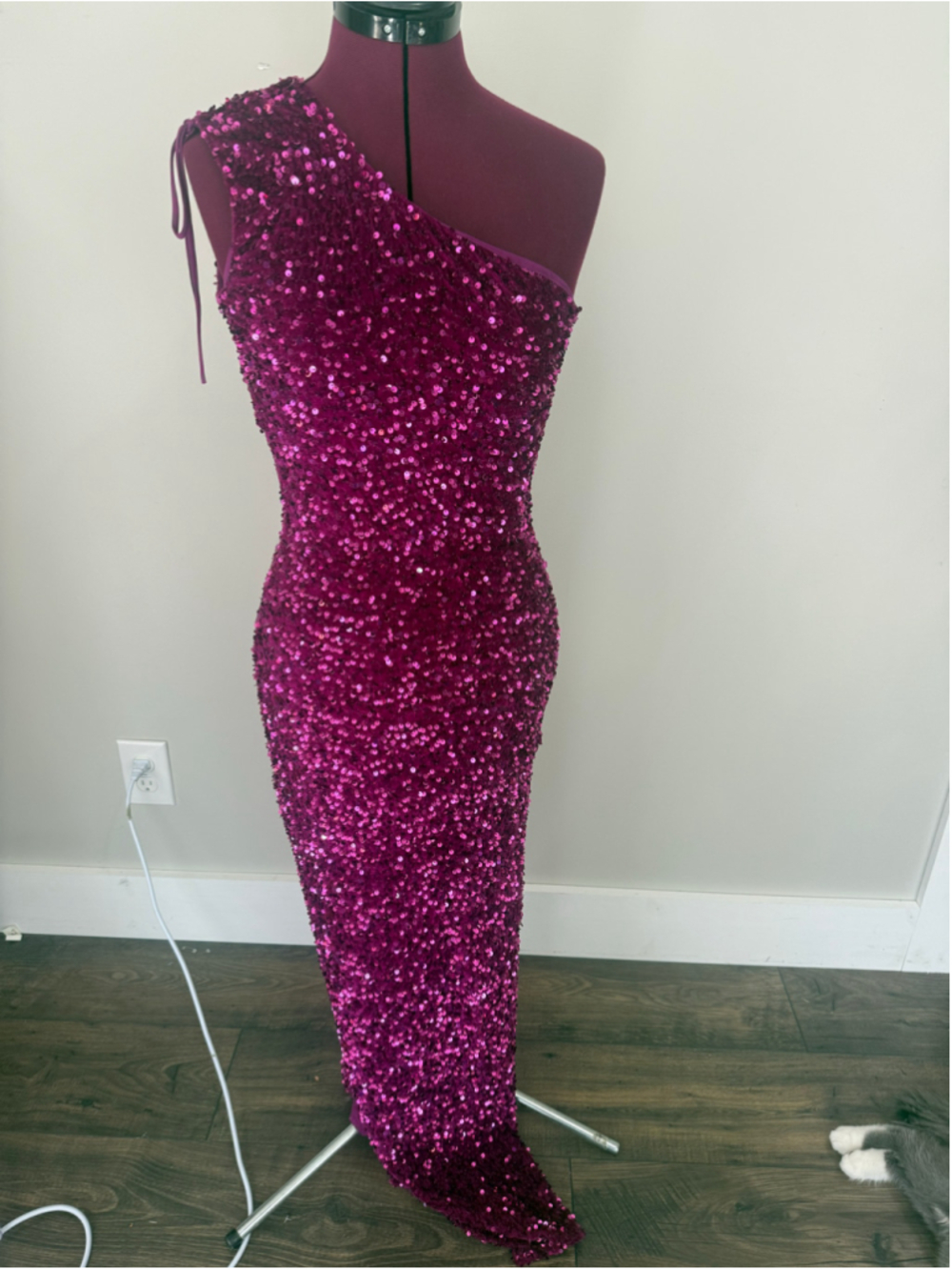 She In The Sky Magenta Sequin Formal Gown Small